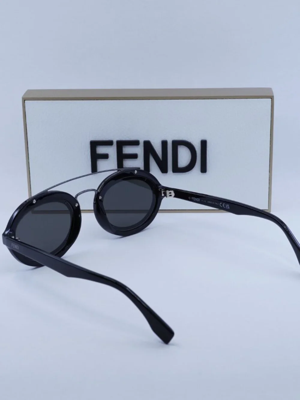 Fendi FE40094I 01A Oval Sunglasses -  Shiny Black / Smoke